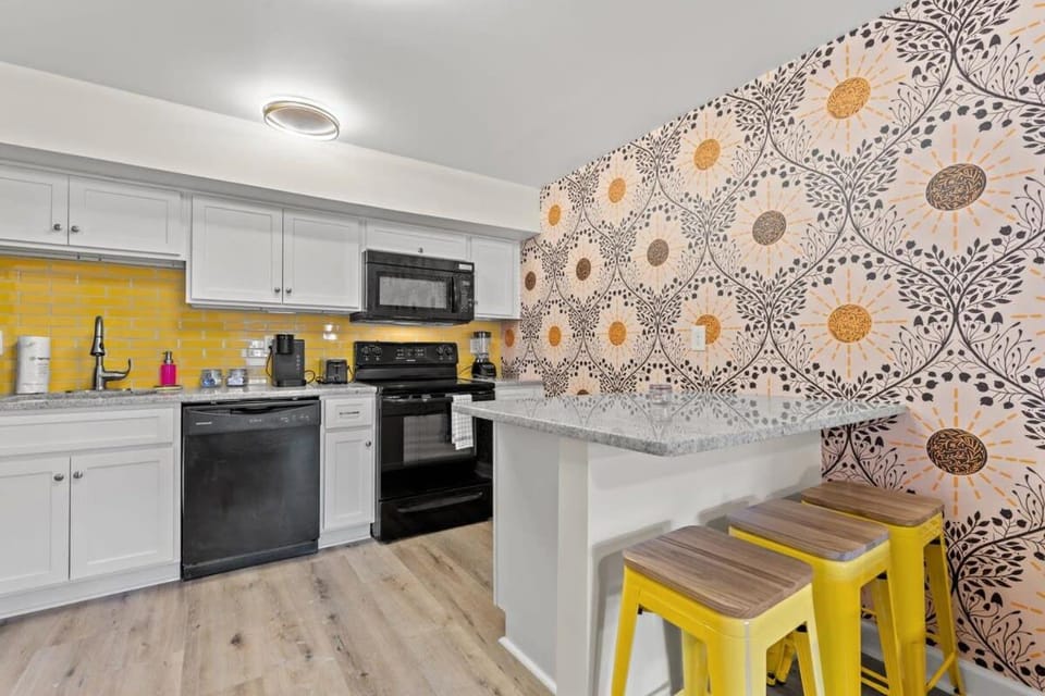 TreeHouse Lodge Walk to Beach Pet-Friendly 204 Apartment in North Myrtle Beach
