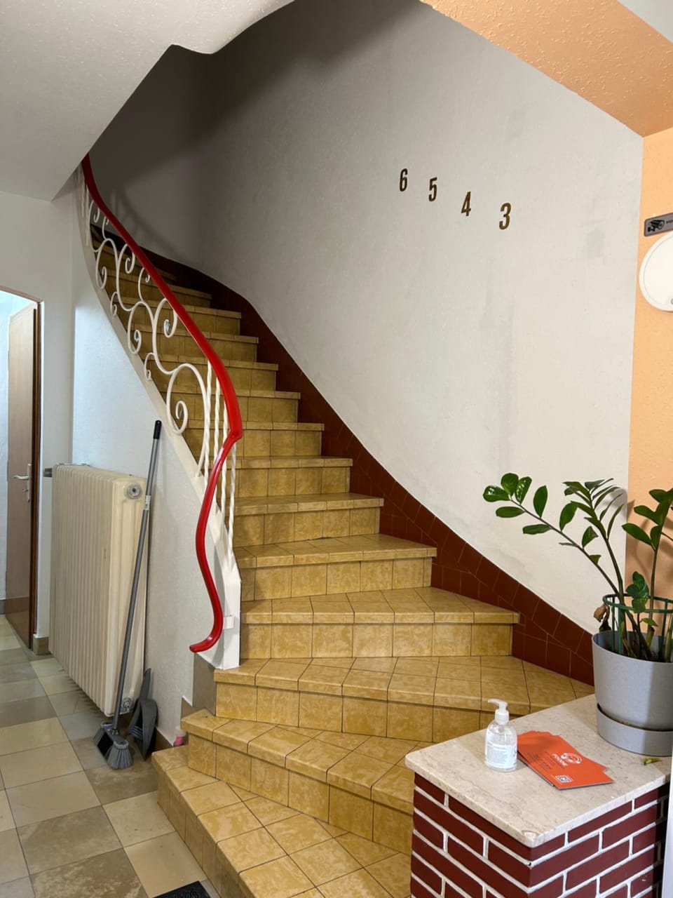 Studio chez Zhang Capsule hotel in Luxembourg District, Luxembourg