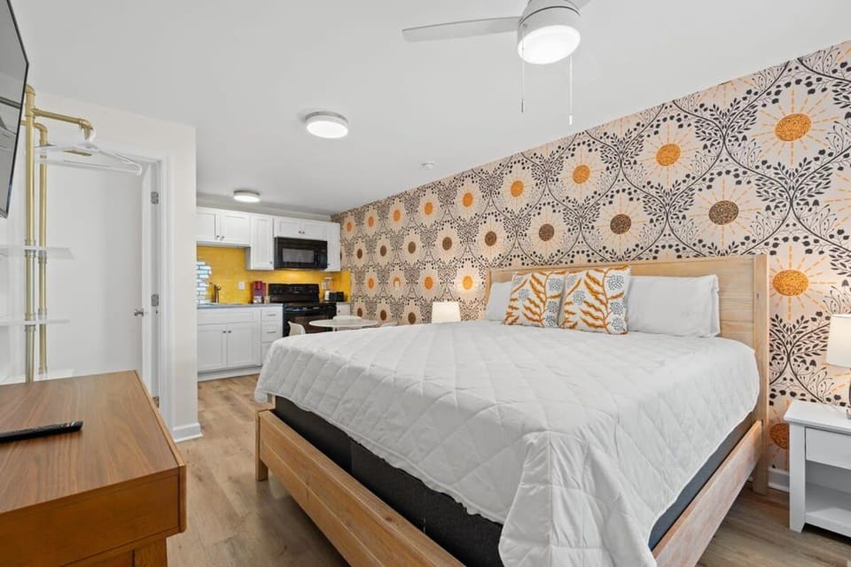 TreeHouse Lodge Walk to Beach Pet-Friendly 303 Apartment in North Myrtle Beach