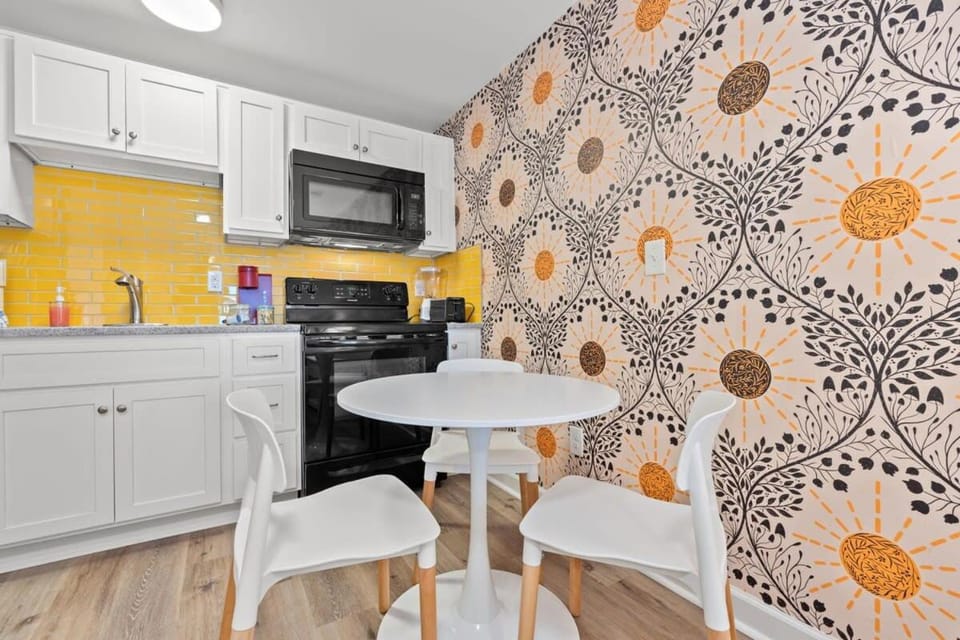 TreeHouse Lodge Walk to Beach Pet-Friendly 303 Apartment in North Myrtle Beach