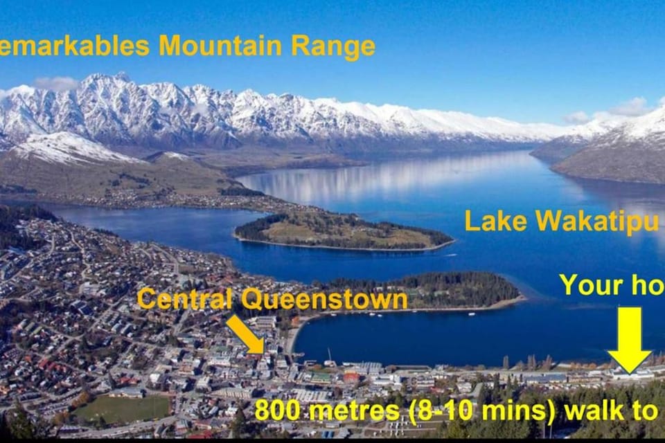 World Class Views 2 Bedroom 2 Bath Walk To Town House in Queenstown