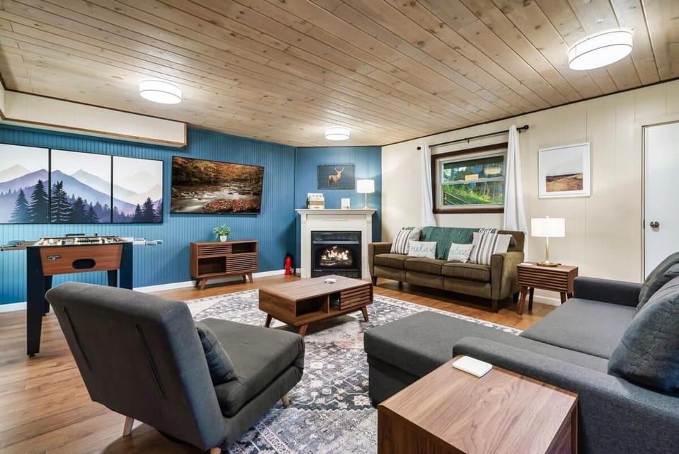 Great Views Game Room - Hot Tub - Fire Pit House in Gatlinburg