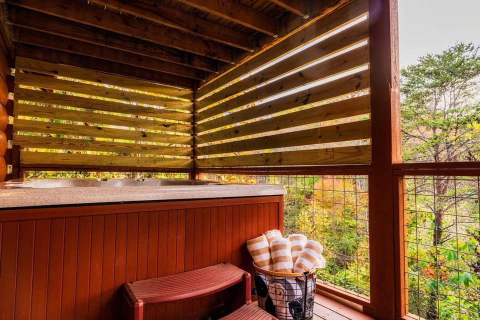 Family Haven by Dollywood - Hot Tub - Game Room House in Pigeon Forge