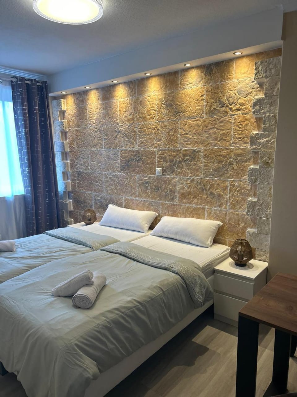 Bed, Photo of the whole room, Bedroom, towels