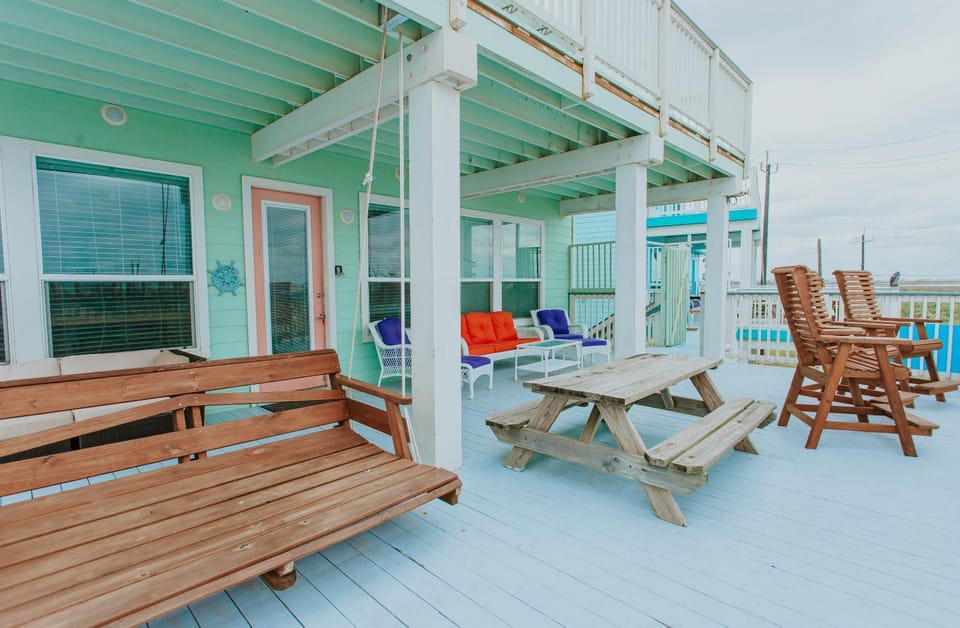 Property building, Patio, View (from property/room), Balcony/Terrace, sunbed