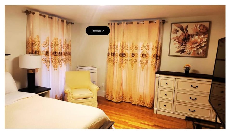 Gorgeous 2nd Floor Home with Private Entry Apartment in Middlesex County