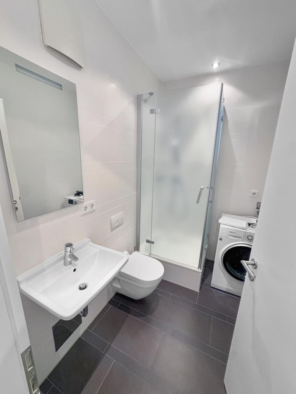 Flatista Homes - Nymphenburg Suites Apartment in Munich