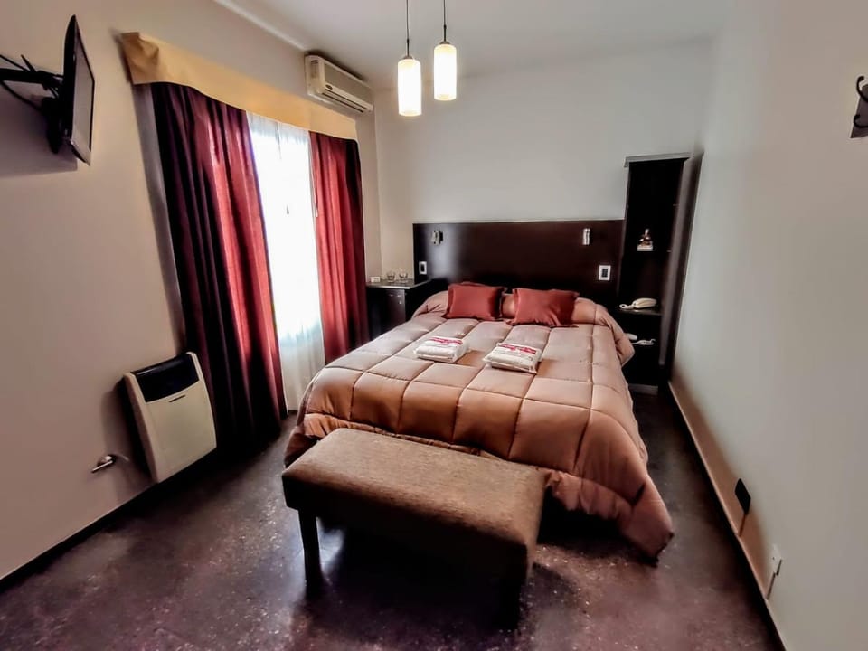 Bed, TV and multimedia, Photo of the whole room, Bedroom, internet, air conditioner