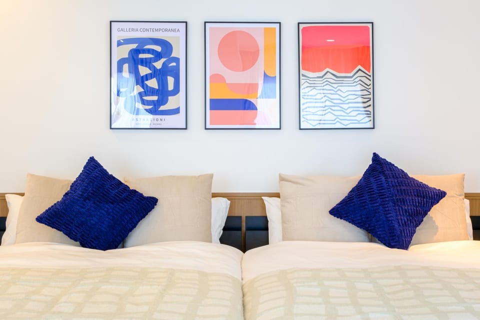 Bed, Photo of the whole room, Decorative detail, Bedroom