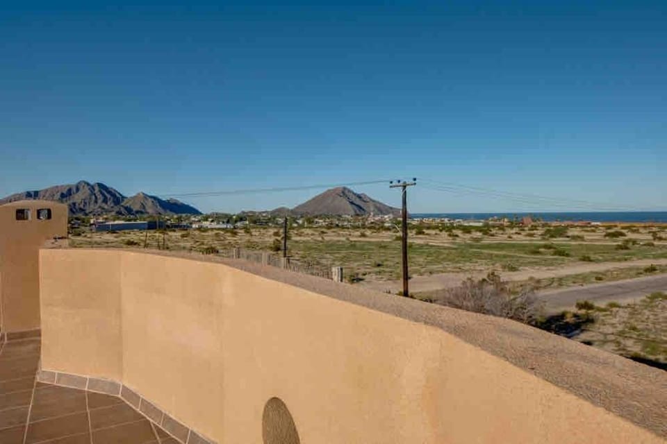 CASA DEL MAR-- Sleeps 16, Pool, AC, Wi-Fi, Near Malecón House in San Felipe