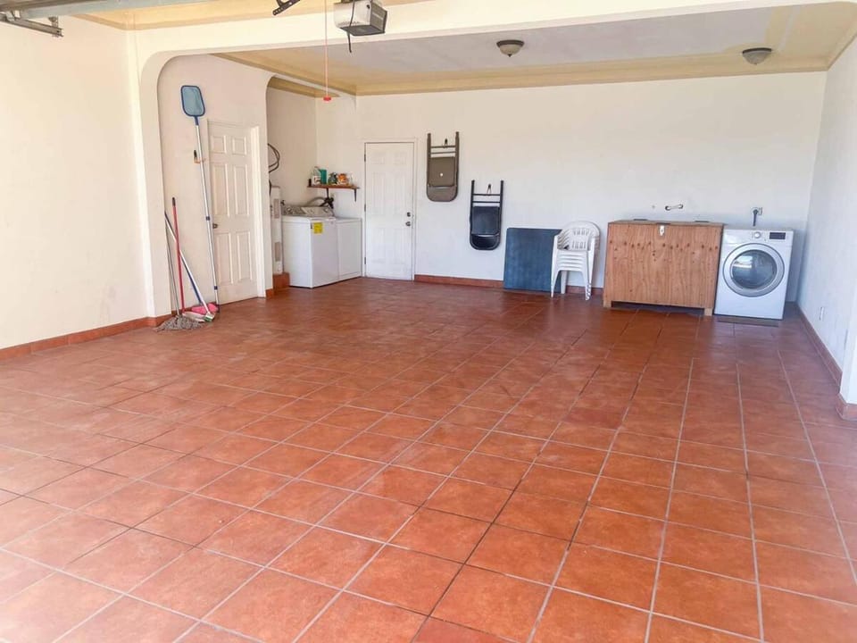 CASA DEL MAR-- Sleeps 16, Pool, AC, Wi-Fi, Near Malecón House in San Felipe