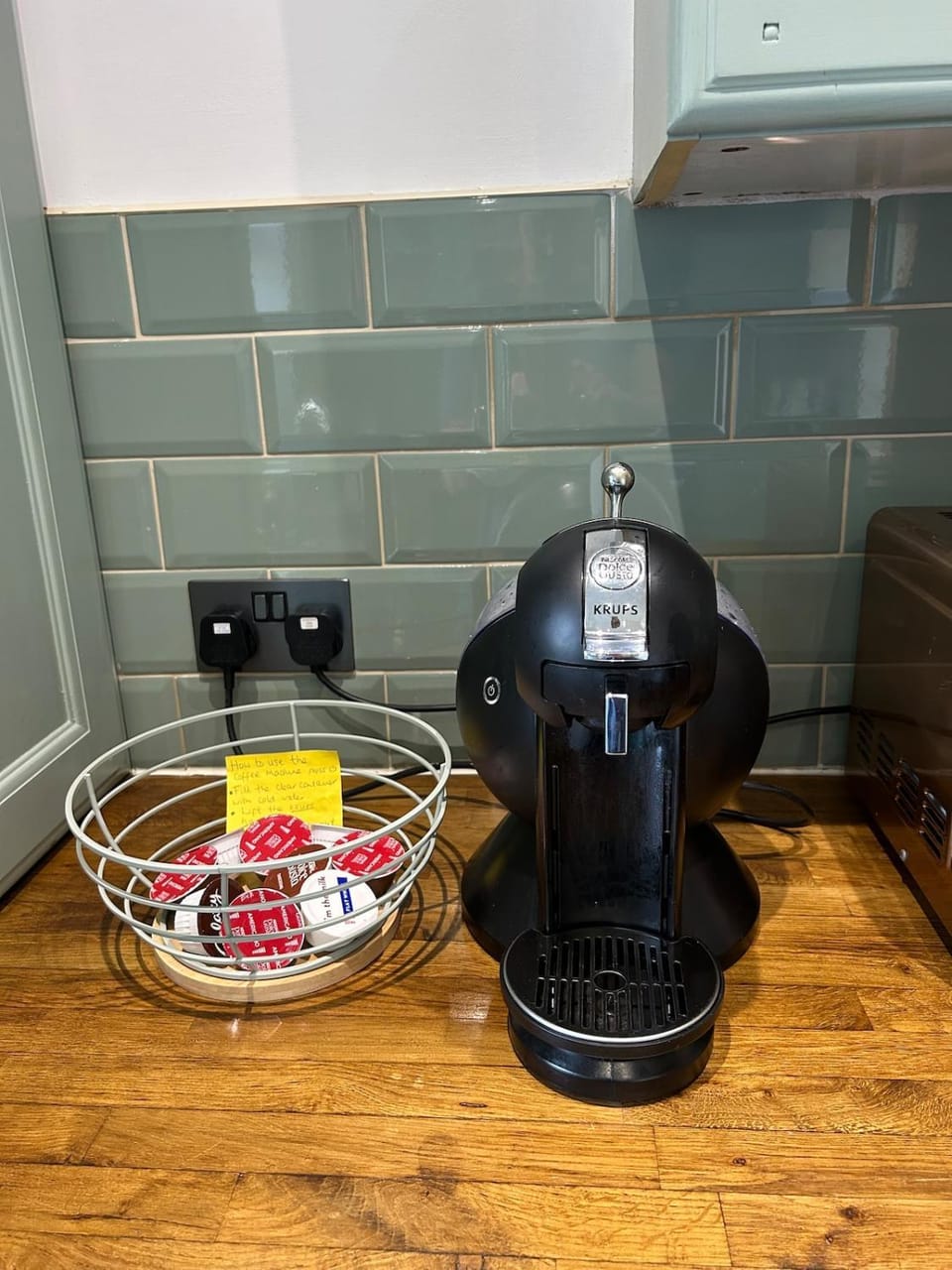 The Little Green Cosy Cottage House in Bury