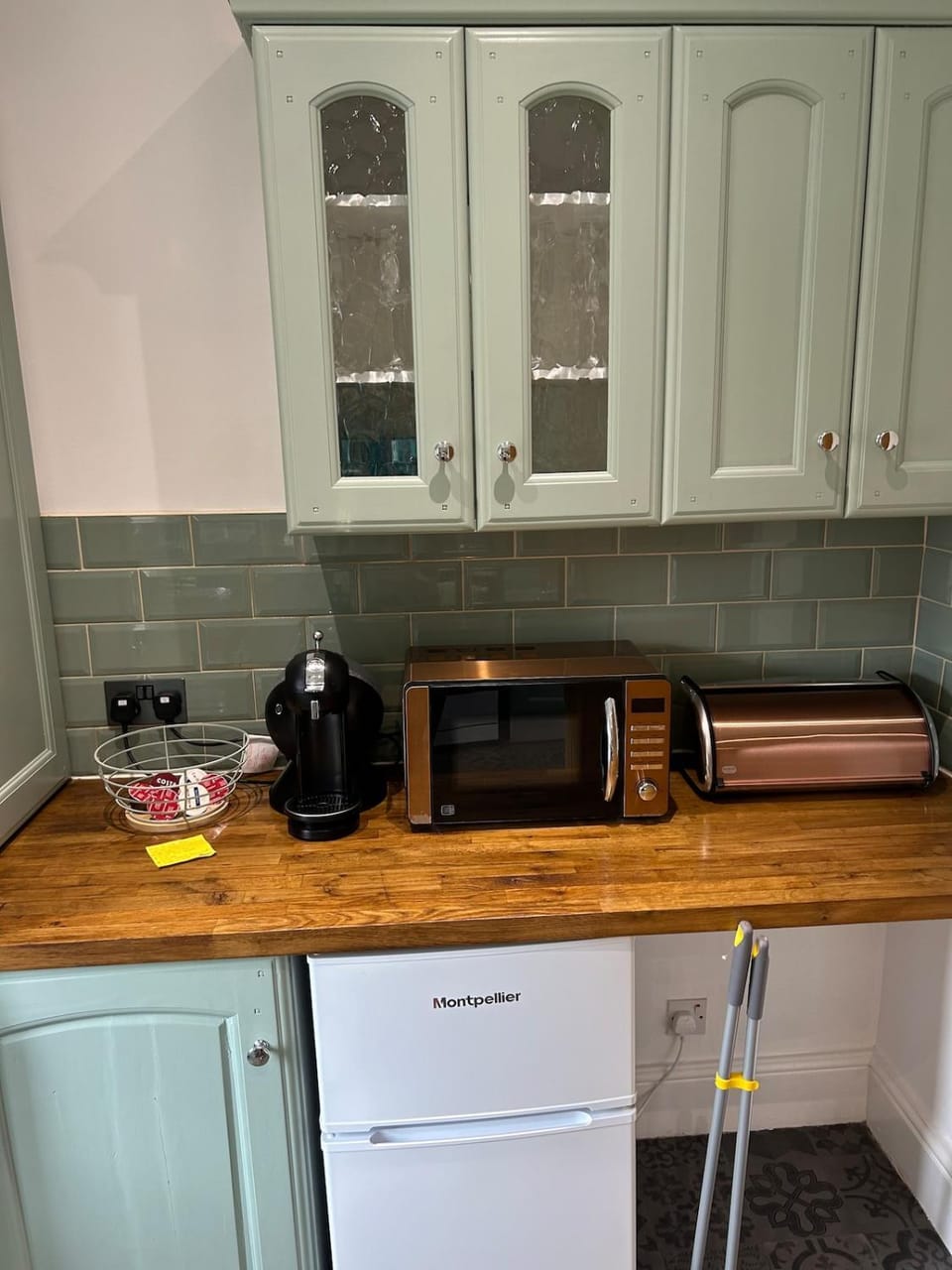 The Little Green Cosy Cottage House in Bury