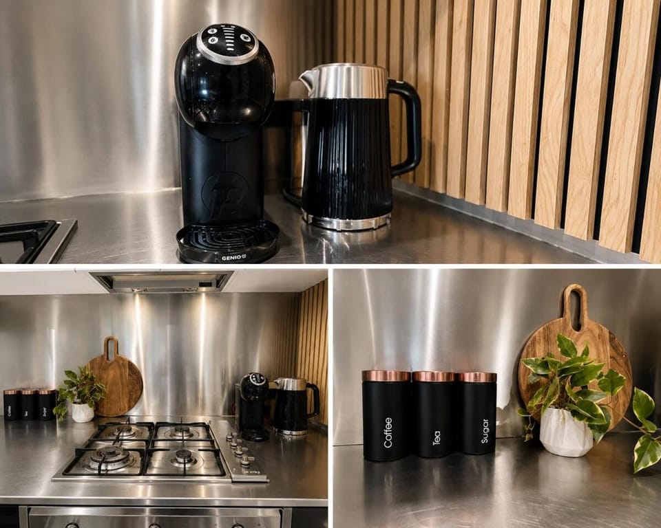 Coffee/tea facilities, Kitchen or kitchenette, stove, toaster