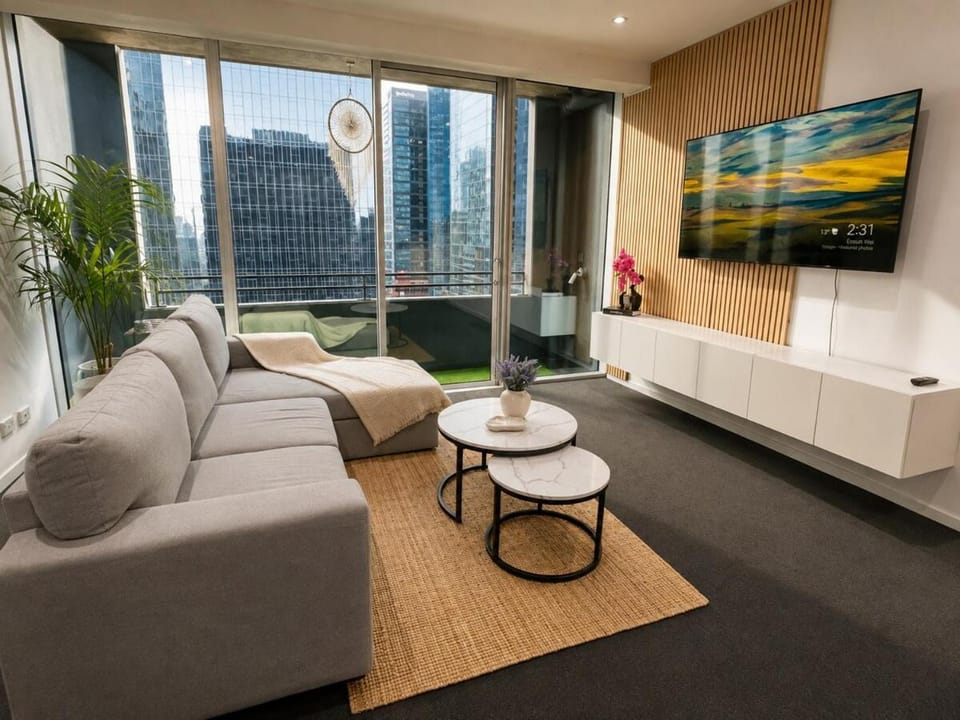 Communal lounge/ TV room, TV and multimedia, Living room, Seating area, Evening entertainment