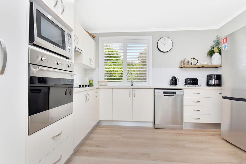 The Palms Retreat - Top Floor Apartment style House in Nelson Bay