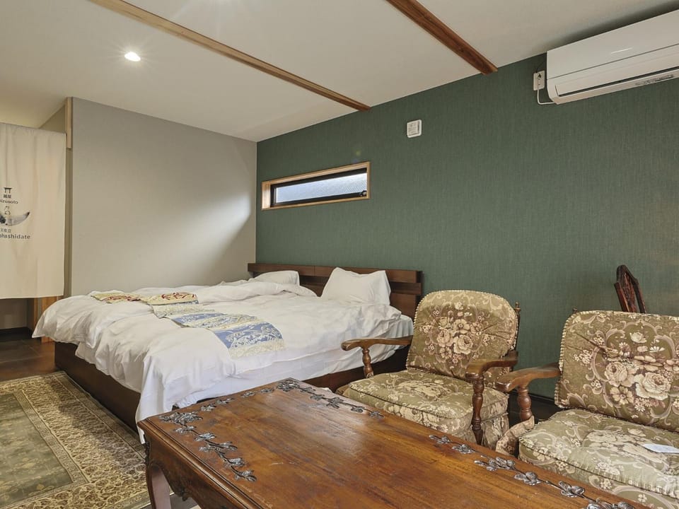 Bed, Photo of the whole room