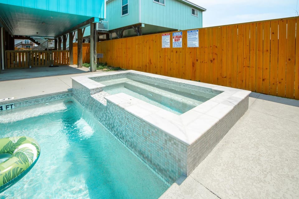 Boogie Board Bungalow - Pet Friendly PRIVATE POOL 2 House in Port Aransas
