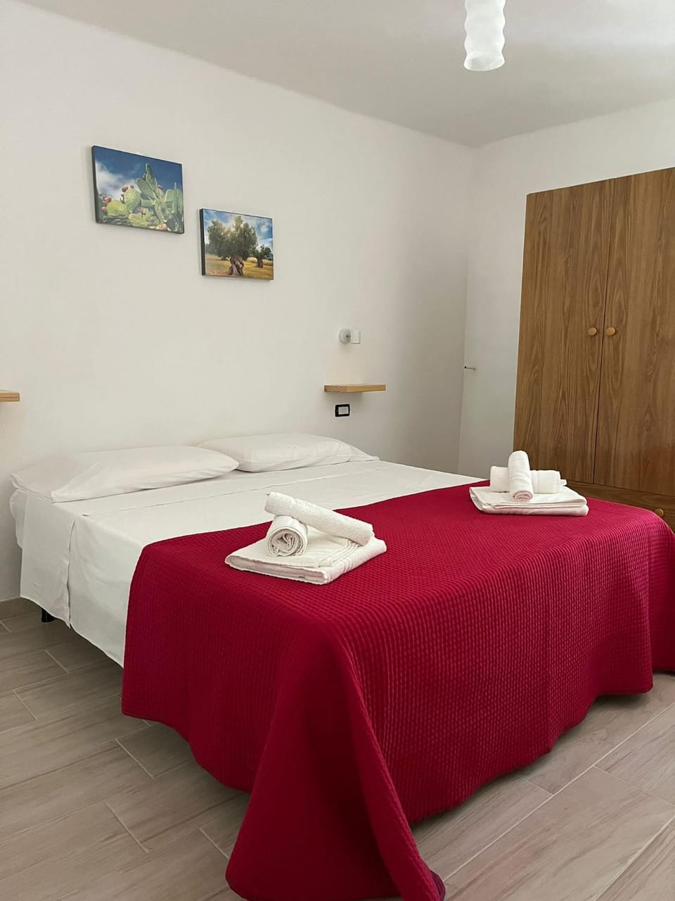 Bed, Bedroom, towels, wardrobe