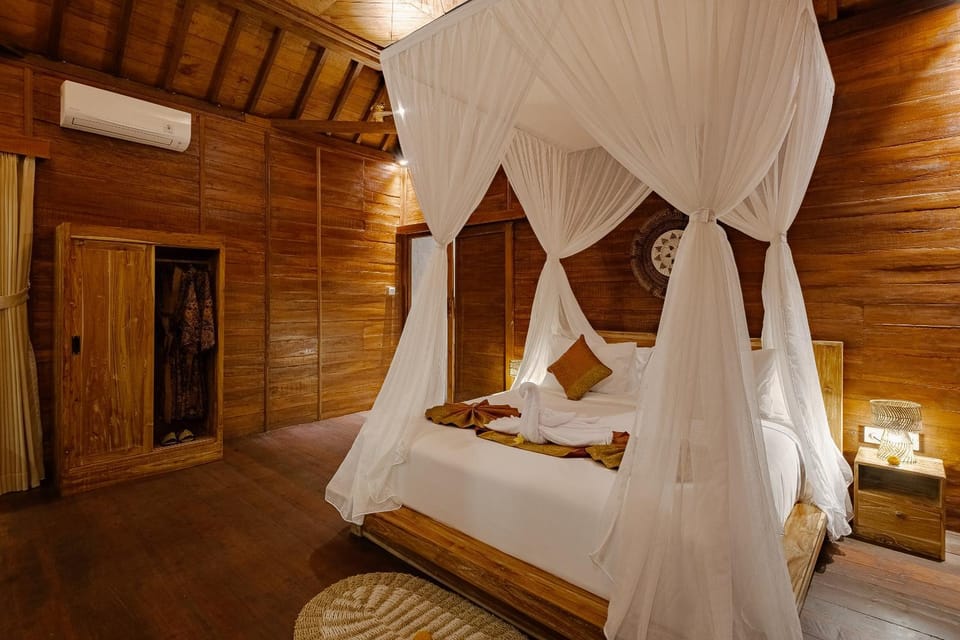 Bed, Photo of the whole room, Bedroom, air conditioner