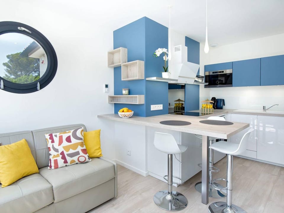 Villa Contemporaine avec Piscine et Climatisation à St Aygulf - FR-1-768-113 Villa in Roquebrune-sur-Argens