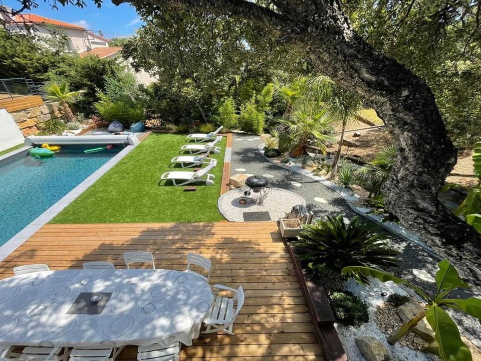 Villa Contemporaine avec Piscine et Climatisation à St Aygulf - FR-1-768-113 Villa in Roquebrune-sur-Argens