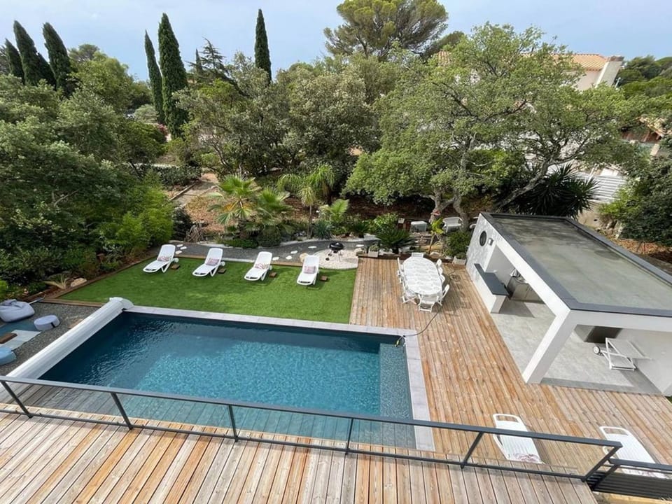 Villa Contemporaine avec Piscine et Climatisation à St Aygulf - FR-1-768-113 Villa in Roquebrune-sur-Argens