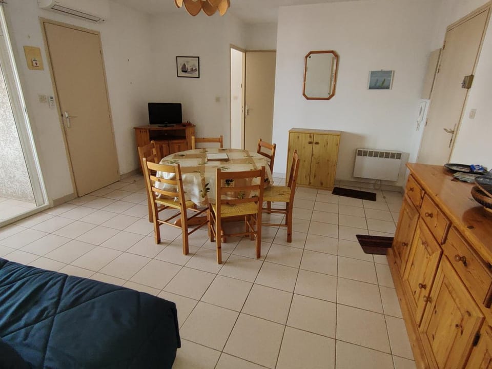 Appart 2 ch avec loggia à 100m du centre - FR-1-781-89 Apartment in Occitanie