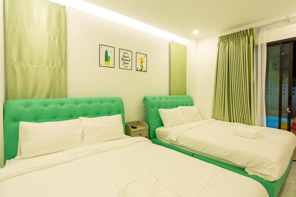Bed, Photo of the whole room, Bedroom