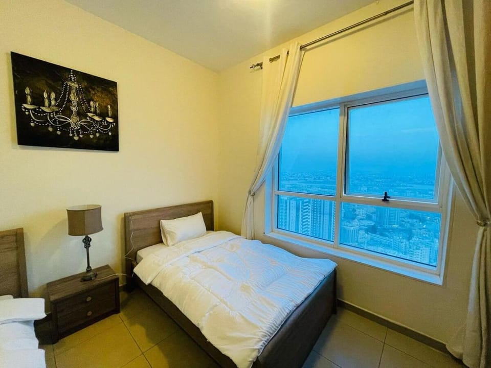 Luxury Sea View ROOM with 2 BED Apartment in Ajman