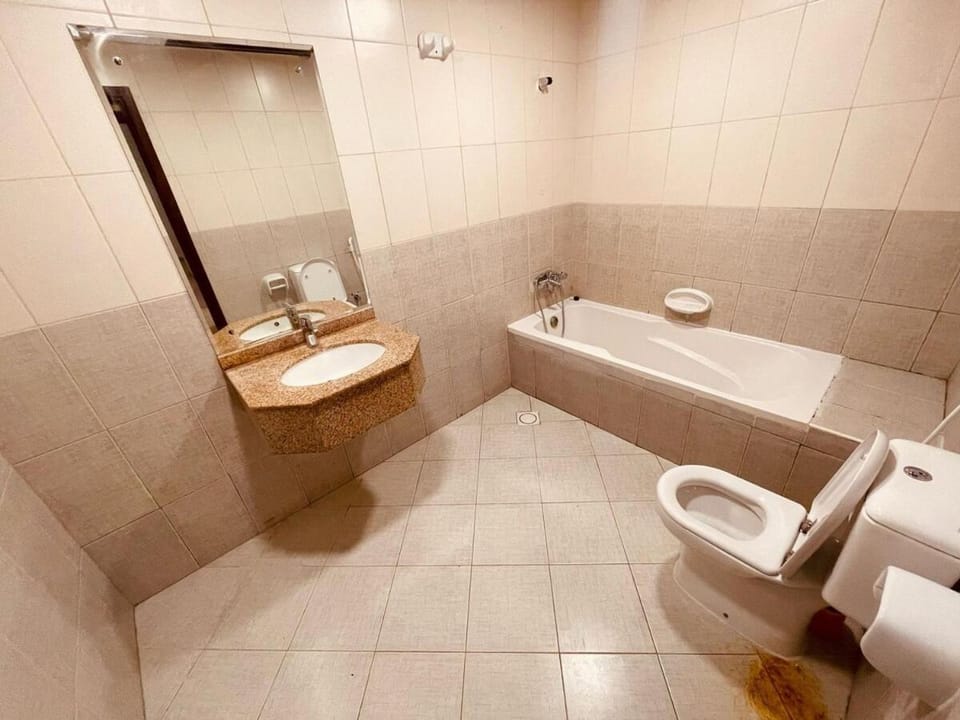 Luxury Sea View ROOM with 2 BED Apartment in Ajman