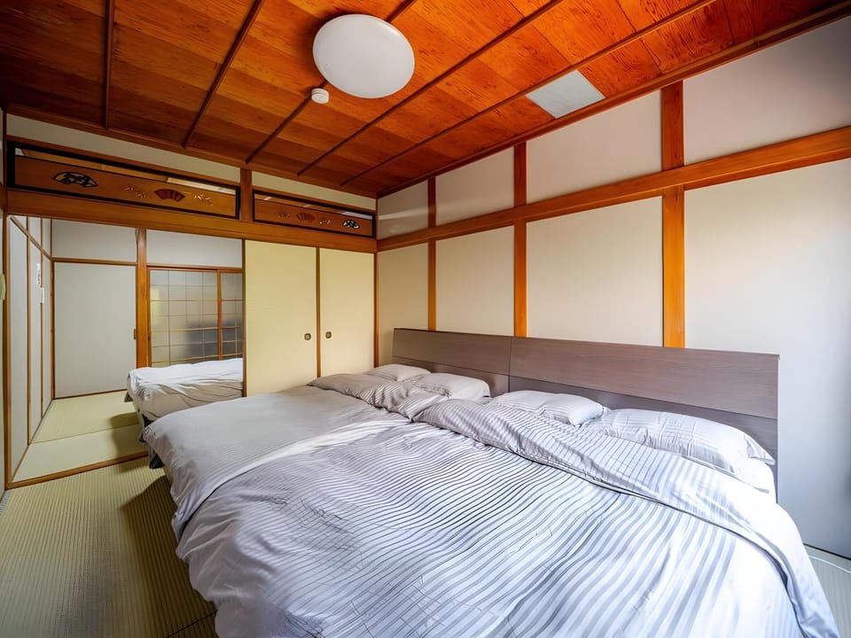 Bed, Photo of the whole room, Bedroom, air conditioner, air conditioner