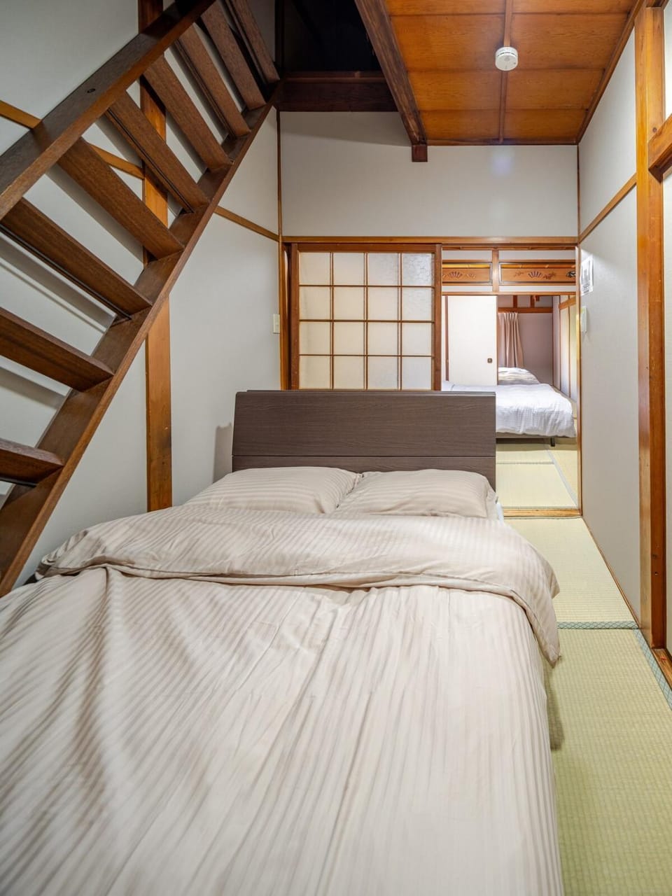 Bed, Photo of the whole room, Bedroom, air conditioner, air conditioner