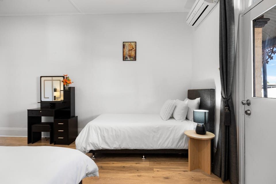 Bed, Bedroom, air conditioner