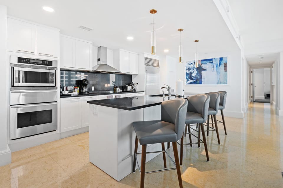 Kitchen or kitchenette, Dining area, oven, stove