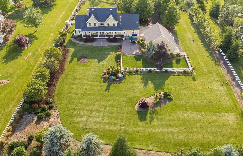 Property building, Day, Natural landscape, Bird's eye view, Garden, Garden view