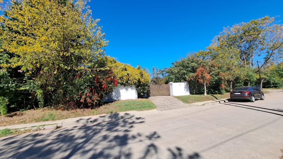 Day, Neighbourhood, Natural landscape, Street view, Parking