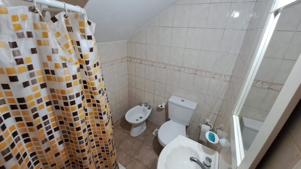 Shower, Toilet, Bathroom, bidet, towels