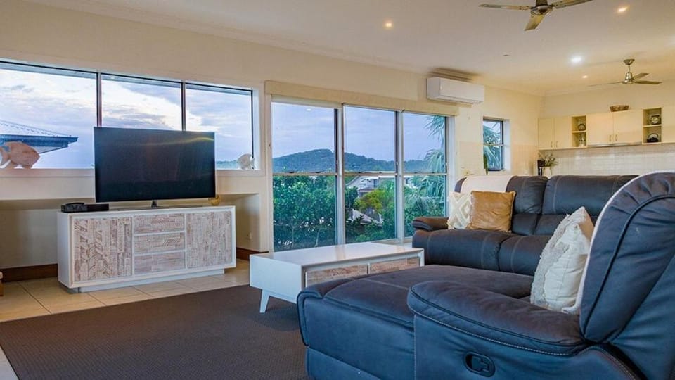 Barrier Reef Retreat - 2 Min to Beach House in Agnes Water
