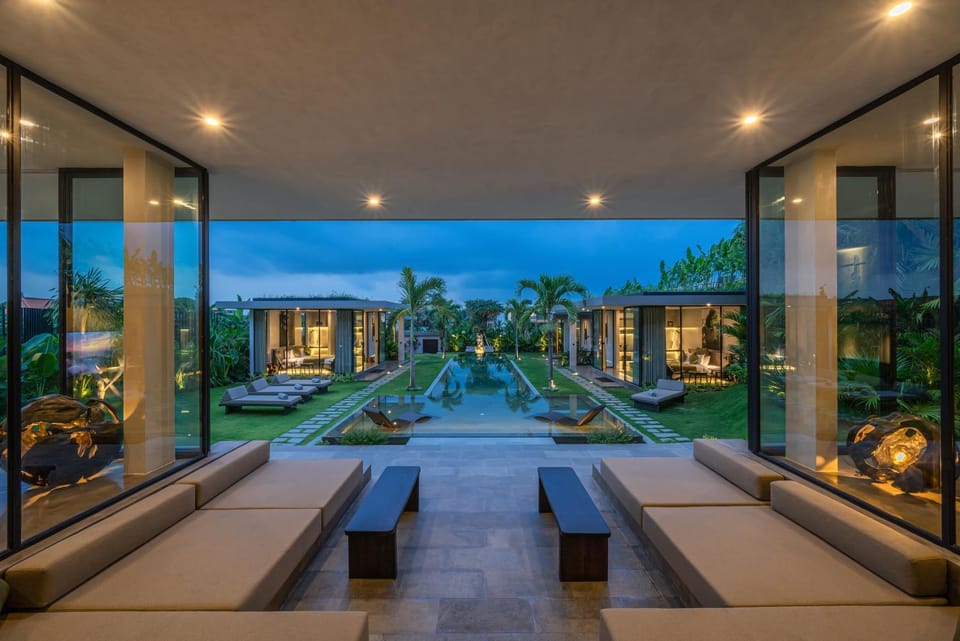 Villa Janka - Brand New Luxurious 6BR Villa with A Huge Pool Villa in Kediri