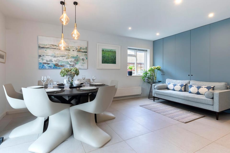 Seating area, Dining area