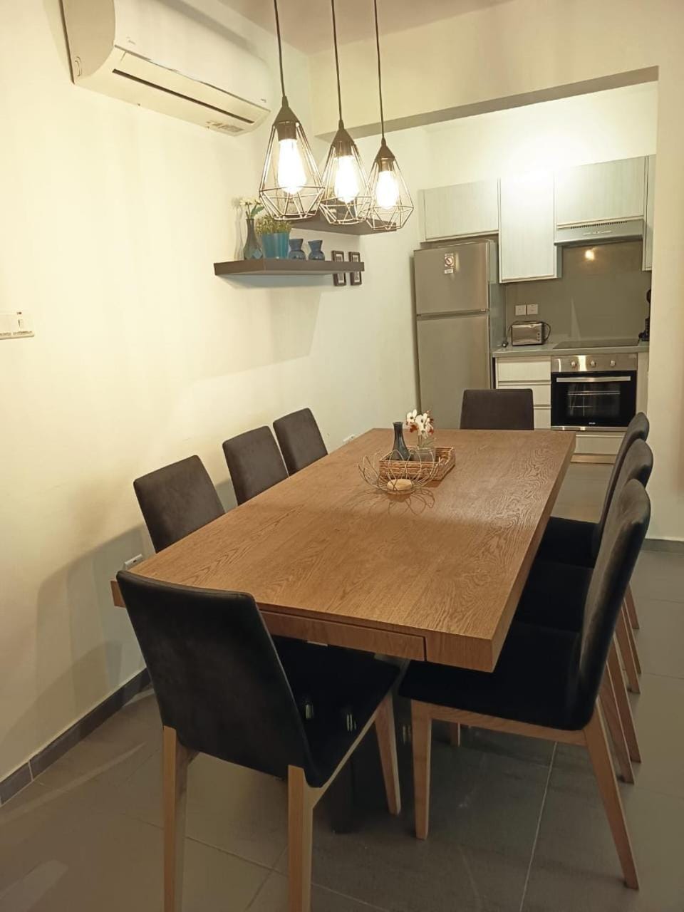 Kitchen or kitchenette, Dining area, oven, stove