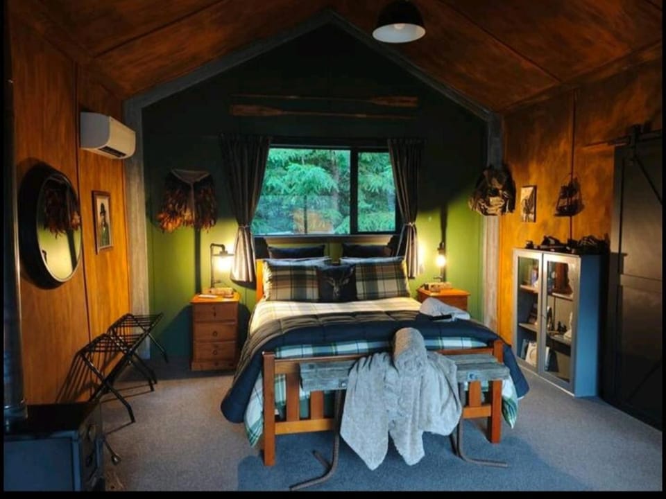 Hut on The Grove Bed and Breakfast in Twizel