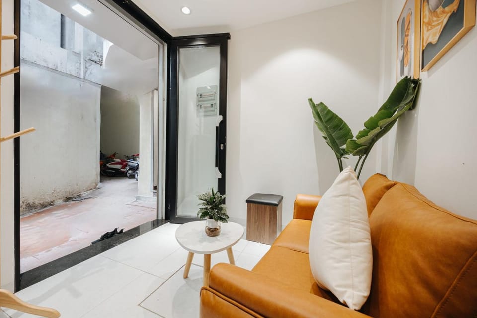 4Brs 20mToHoanKiemLake Central Private OldQuarter Apartment in Hanoi