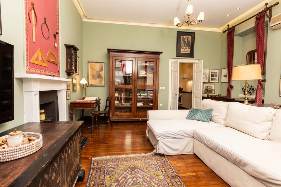 TV and multimedia, Living room, Seating area, fireplace