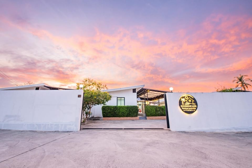 Sunshine Life Pattaya Poolvilla Villa in Chon Buri Changwat