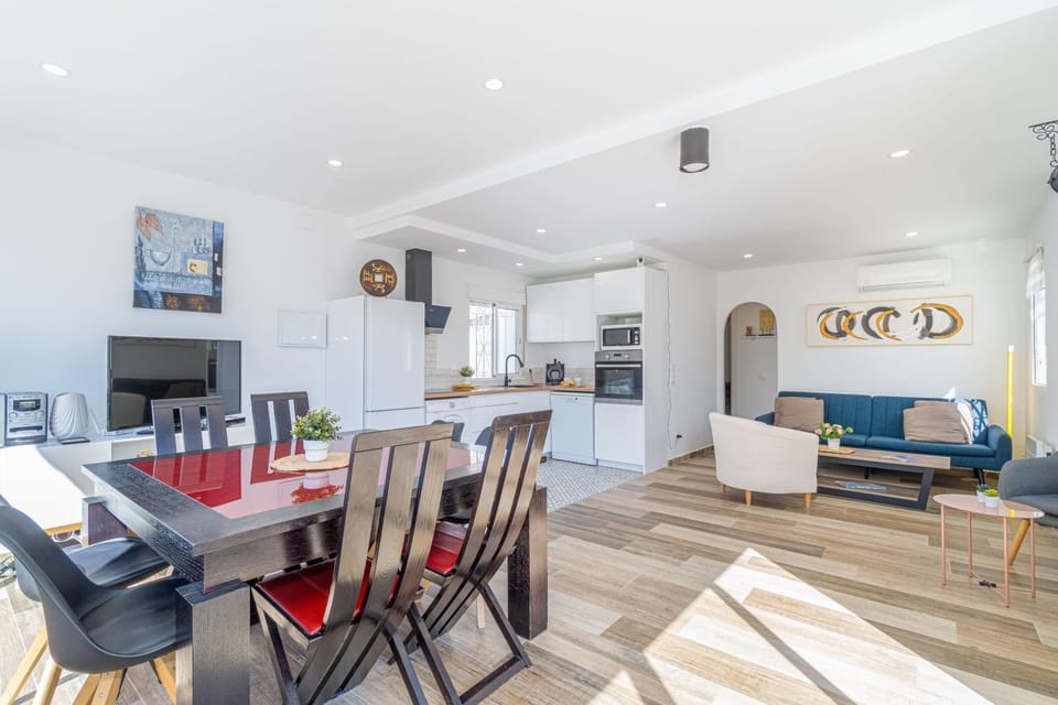Kitchen or kitchenette, Living room, Dining area