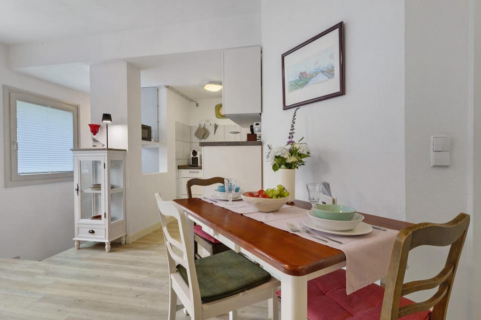 Property building, Kitchen or kitchenette, Living room