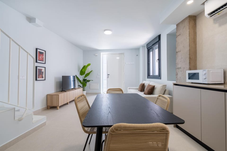 Kitchen or kitchenette, air conditioner