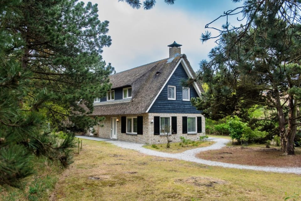 Property building, Day, Natural landscape, Garden, Garden view